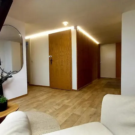 Urig-renovierte Bauernhauswohnung Nahe Regensburg- 70 Qm * Barbing