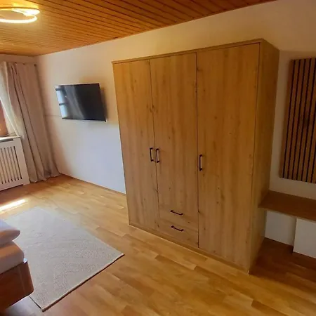 Urig-renovierte Bauernhauswohnung Nahe Regensburg- 70 Qm * Barbing